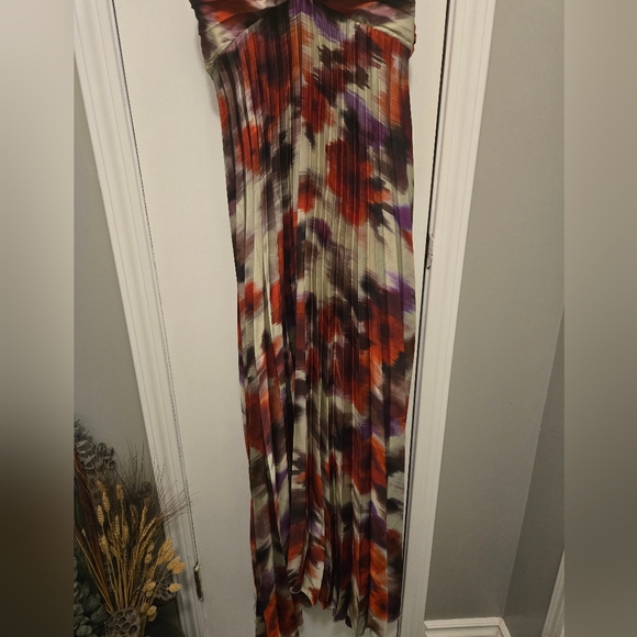 MNG (Bloggers Favorite) Pleated Satin Dress Size Small - Picture 7 of 13